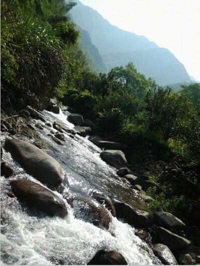 小溪流水