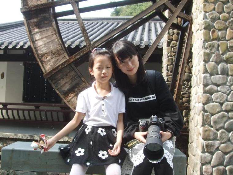 和妈妈合影