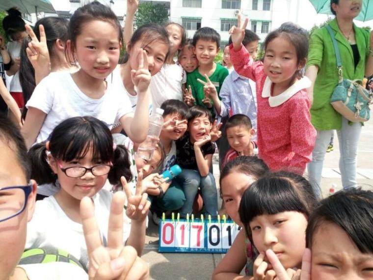 体育竞赛后合影